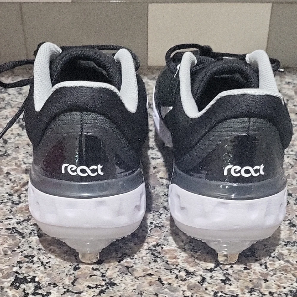 Alpha Huarache Elite 4 Low - Picture 2 of 12